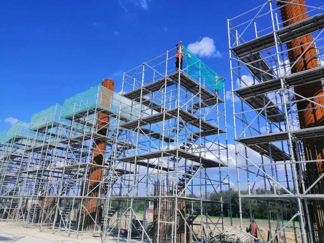 盤(pán)扣式腳手架相比傳統(tǒng)式腳手架有哪些優(yōu)勢(shì)?(圖1) 盤(pán)扣式腳手架相比傳統(tǒng)式腳手架有哪些優(yōu)勢(shì)?(圖1)